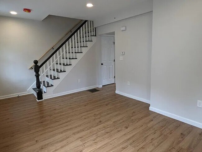 Building Photo - 8 Lawton Pl