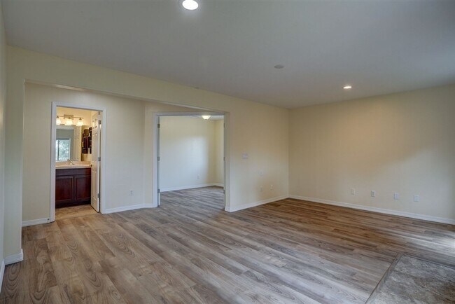 Building Photo - Large 4 bed, 3 bath home in Prescott for R...