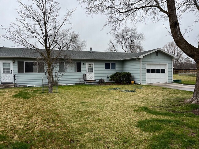 Building Photo - 2823/25 Shan Dr. Duplex