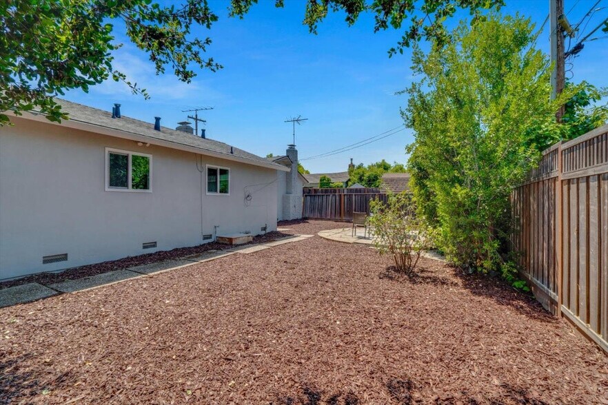 Building Photo - 1711 Marshall Ct