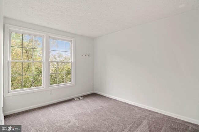 Building Photo - 302 Ridgecrest Ct