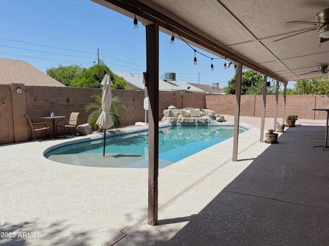 Building Photo - 8403 W Dreyfus Dr