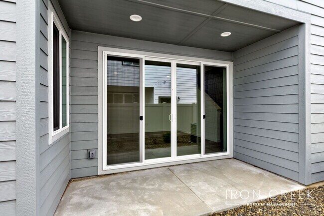 Building Photo - Welcome to your like-new townhome in the h...