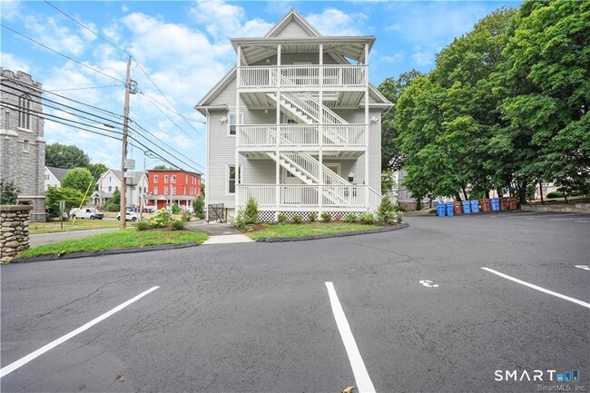 Building Photo - 174 Coram Ave