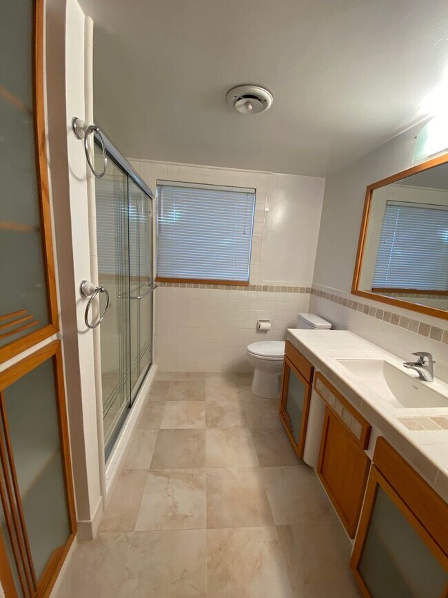 Building Photo - 1651 Chiswick Ct