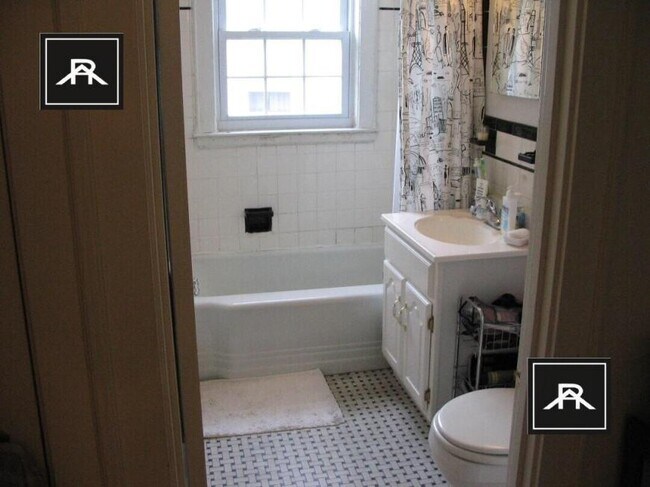 Building Photo - 2 bedroom in Somerville MA 02145