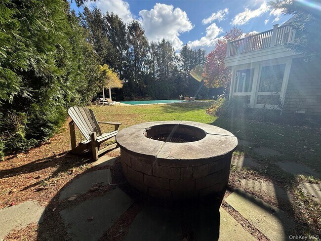 Building Photo - 2465 Fairway Dr