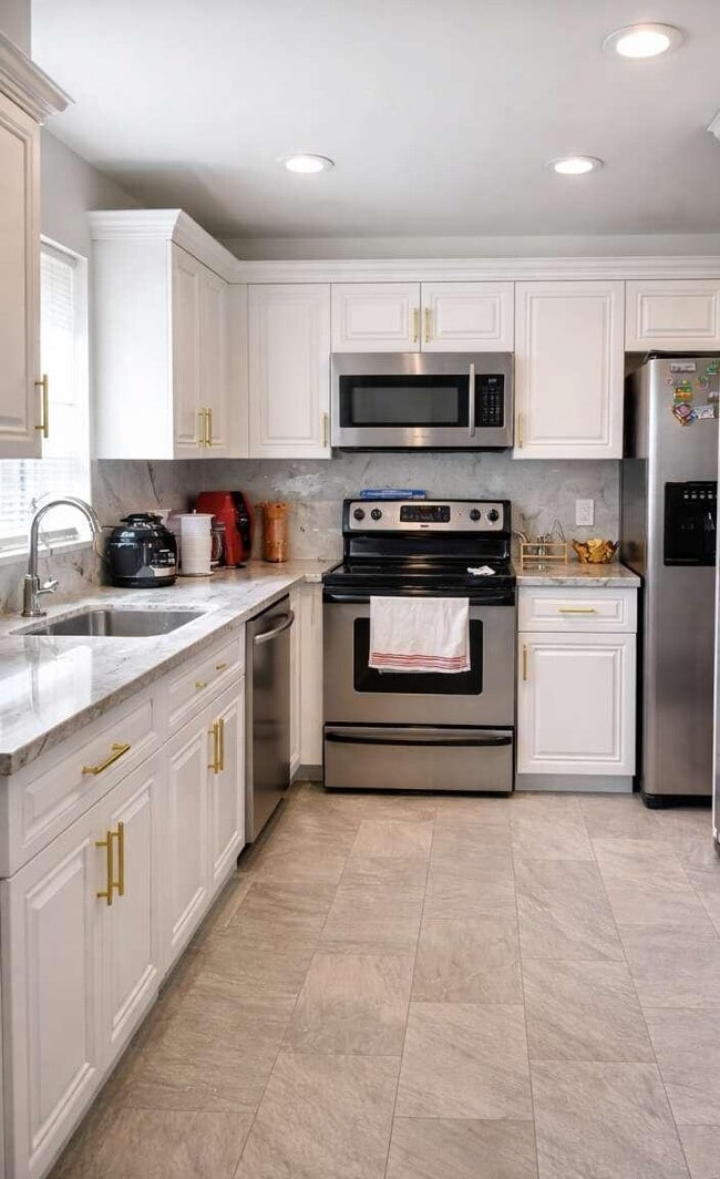 Building Photo - 6843 NW 29th Ave