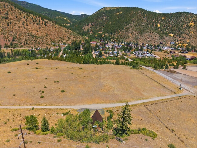 Building Photo - 77 Snowplow Ave