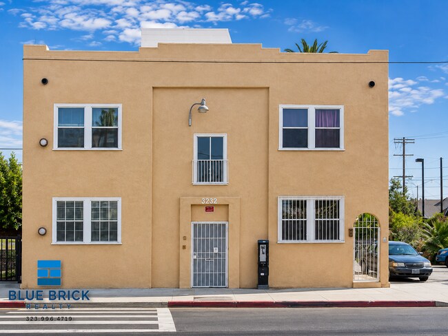 Building Photo - 3232 S Central Ave