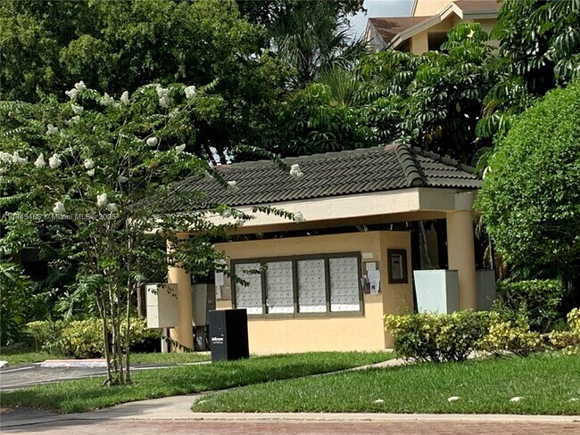 Building Photo - 9999 Summerbreeze Dr