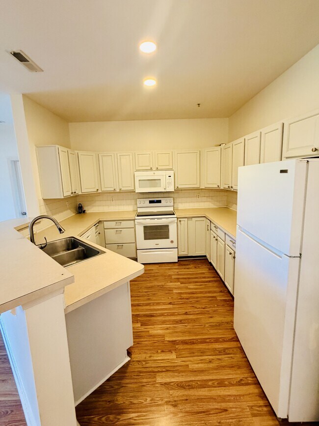 Building Photo - 3802 N Sagamore Dr