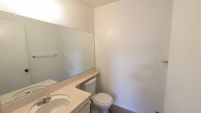 Building Photo - Townhome in Scripps Ranch - Available in July