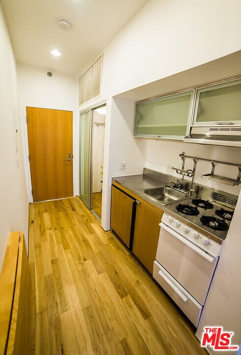 Building Photo - 8 Brooks Ave