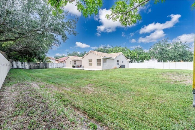 Building Photo - 1840 SW 135th Way