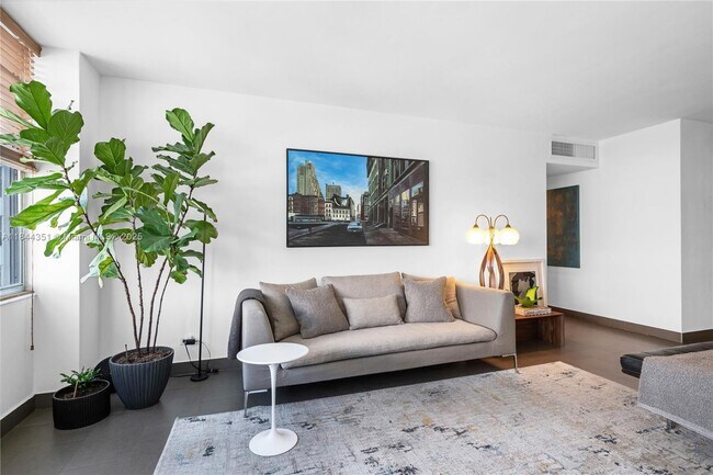 Building Photo - 7441 Wayne Ave