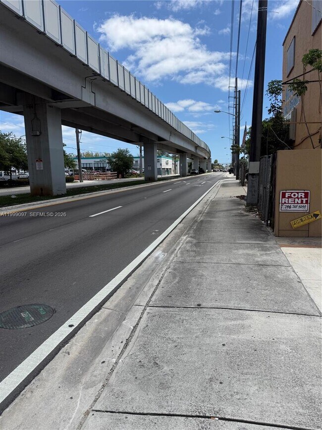 Building Photo - 128 W 21st St