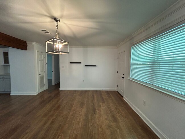 Building Photo - 2080 Jerlyn Dr