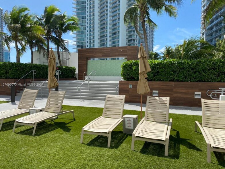 Building Photo - 350 S Miami Ave