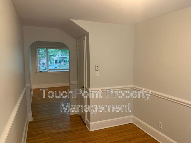 Building Photo - 2103 Queens Rd W