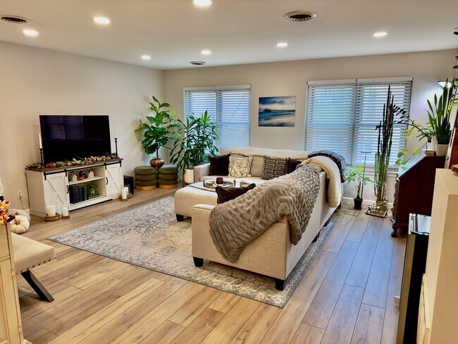 Building Photo - 361 Claremont Ave