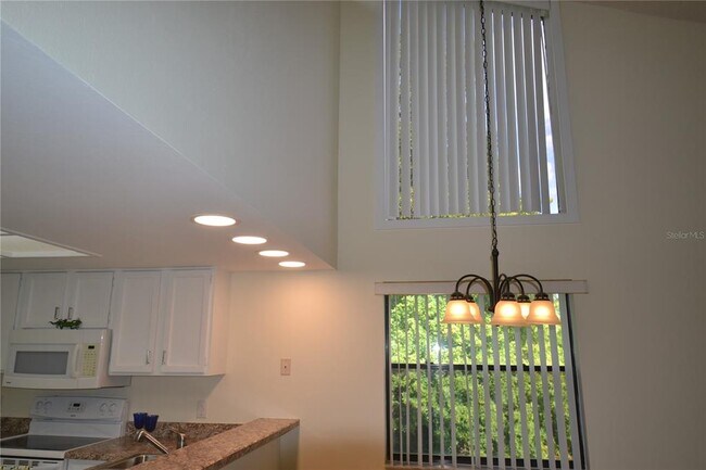 Building Photo - 226 Woodlake Wynde