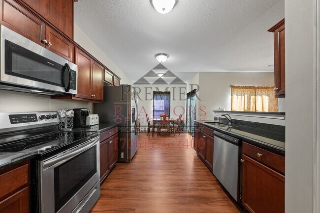 Building Photo - 5116 Magazine Ln