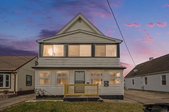 Building Photo - Updated First-Floor 2BR with Garage Parking and On-Site Laundry