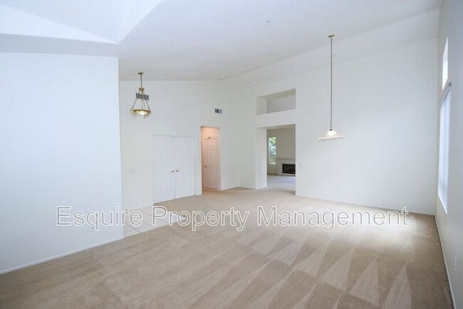 Building Photo - 1821 La Quinta Ln