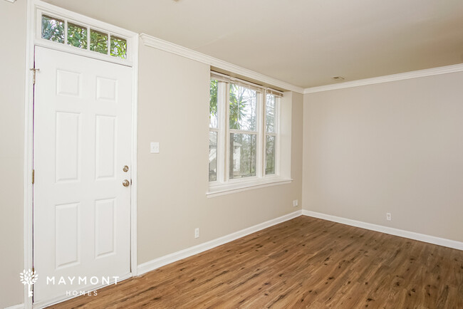 Building Photo - Charming Townhome in Huntsville!