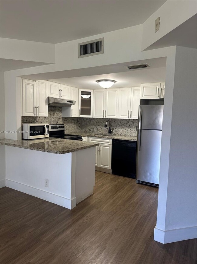 Building Photo - 8290 Lake Dr