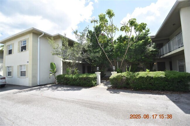 Building Photo - 302 Danube Ave