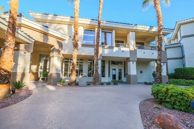 Building Photo - Two Bedroom Condo in Guard Gated Vistana
