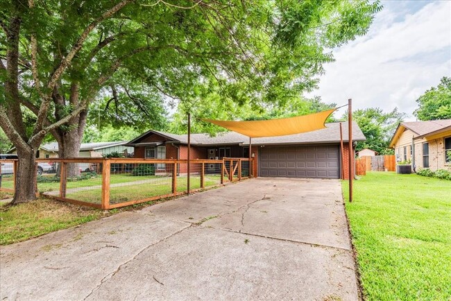 Building Photo - 5614 Delwood Dr