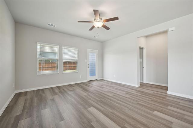 Building Photo - 916 Tulip Trl
