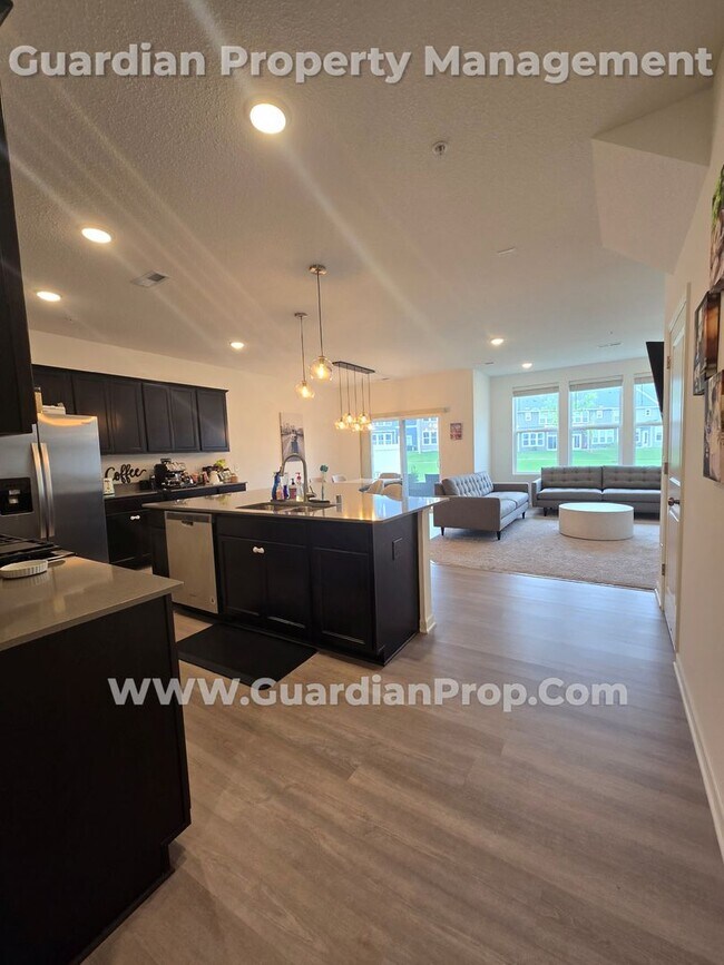 Building Photo - Lake Elmo Townhouse, Newer build, 2 Car Ga...