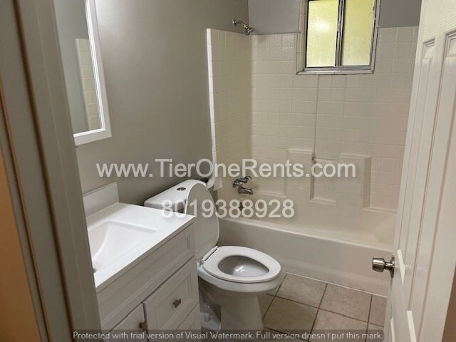 Building Photo - Charming 2 Bed Duplex with 900 Sq Ft in So...