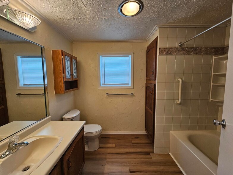 Building Photo - 158 Country Rd