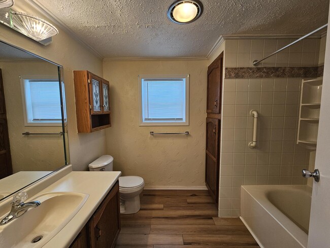 Building Photo - 158 Country Rd