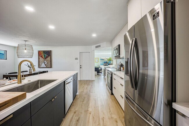 Building Photo - 8133 N 16th Dr