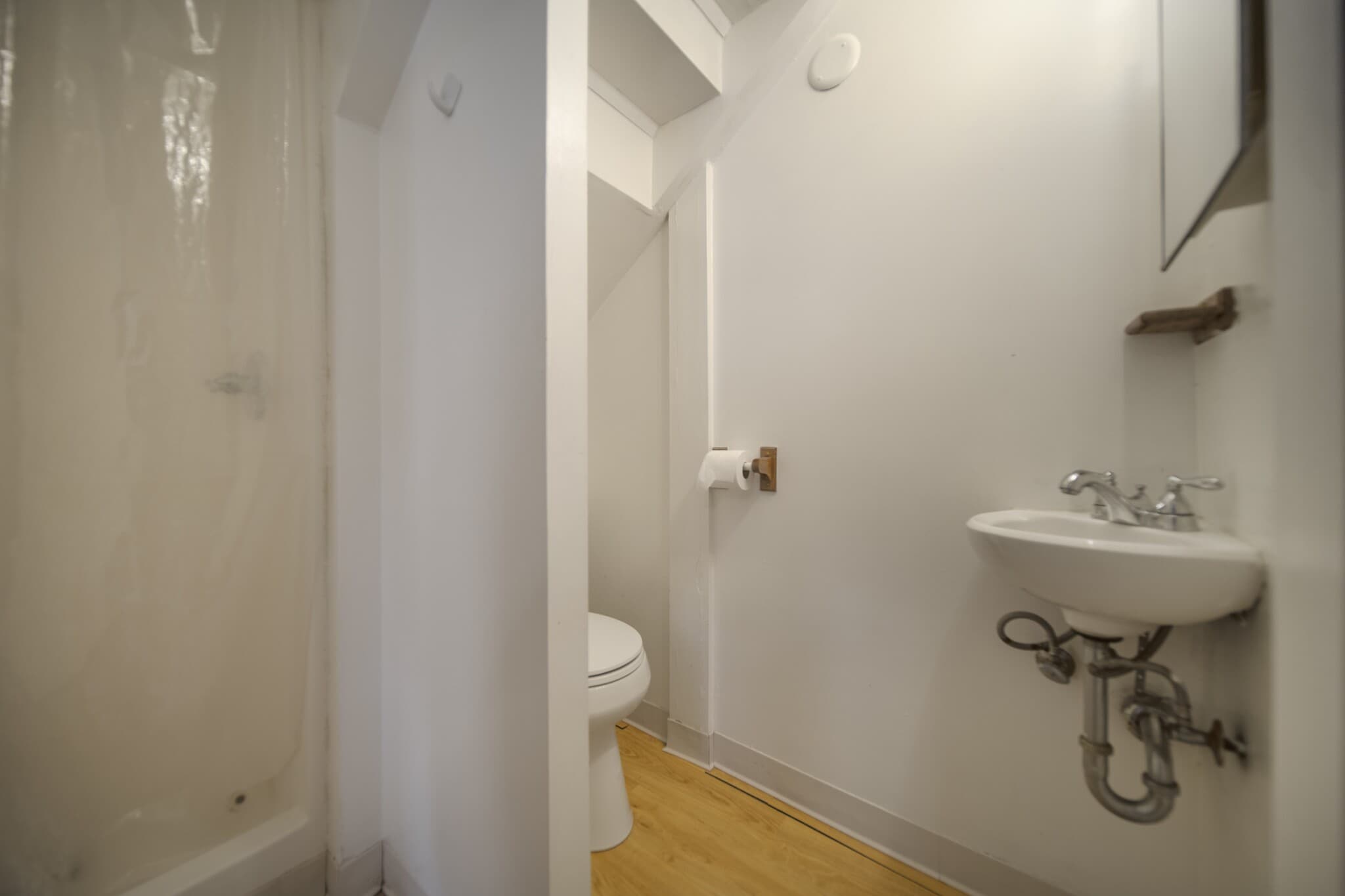 Building Photo - 921 E State St