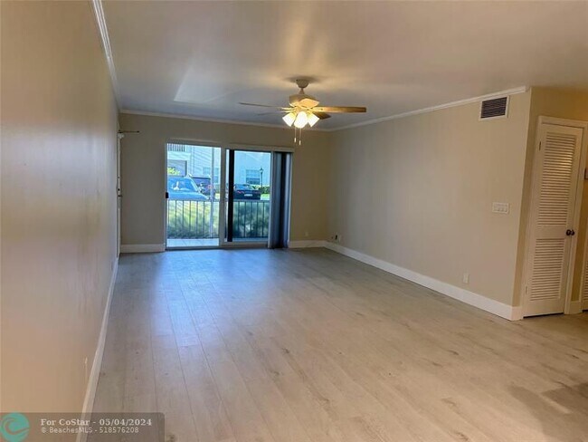 Building Photo - 6319 Bay Club Dr