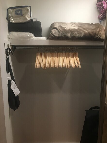 Building Photo - 2318 NE 51st St