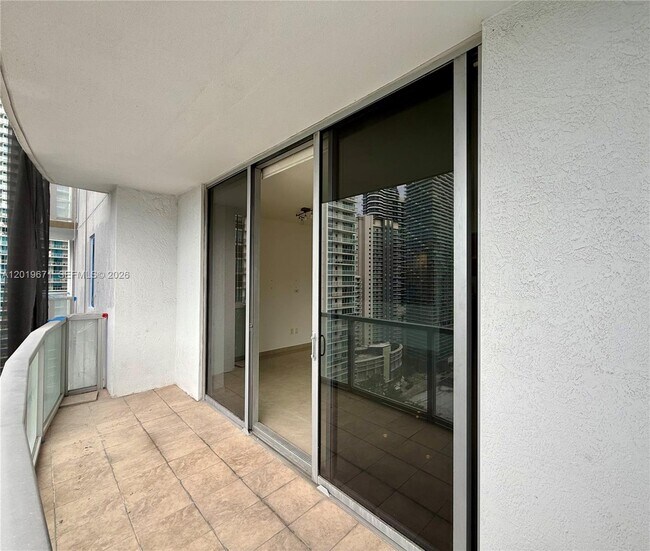 Building Photo - 1060 Brickell Ave