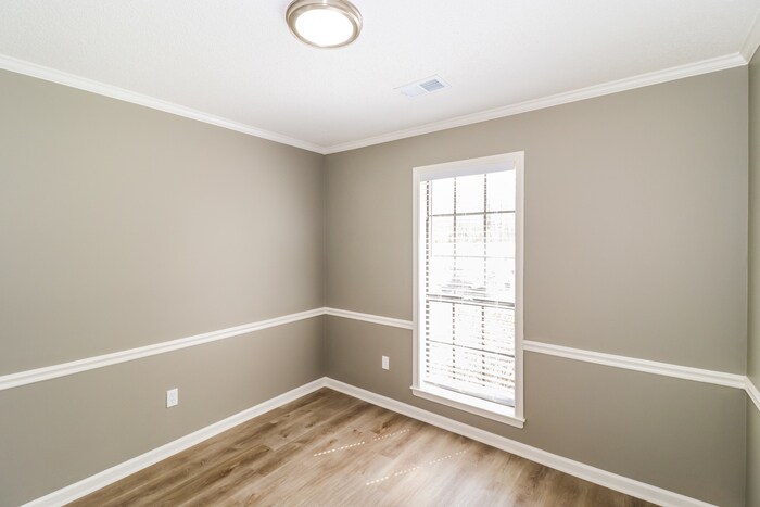 Building Photo - 5858 Rensslaer Dr