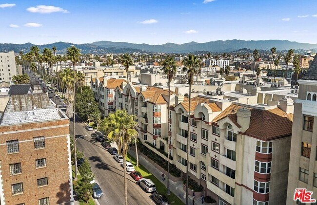 Building Photo - 620 S Gramercy Pl