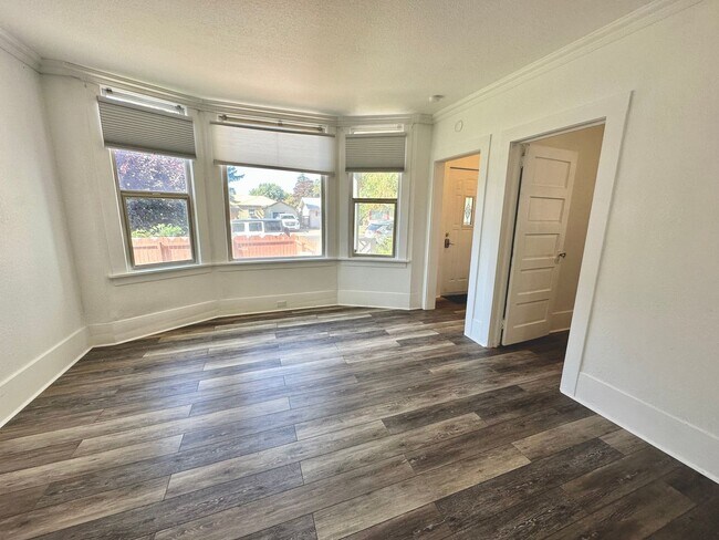Building Photo - Remodeled Downtown Ellensburg Home