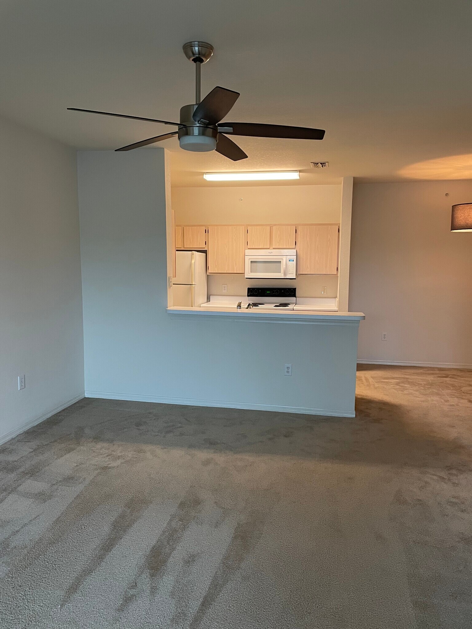 Building Photo - 5455 Vineland Rd