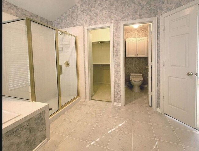 Building Photo - 6401 Dakota Dr