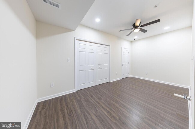 Building Photo - 7640 Knotting Hl Ln